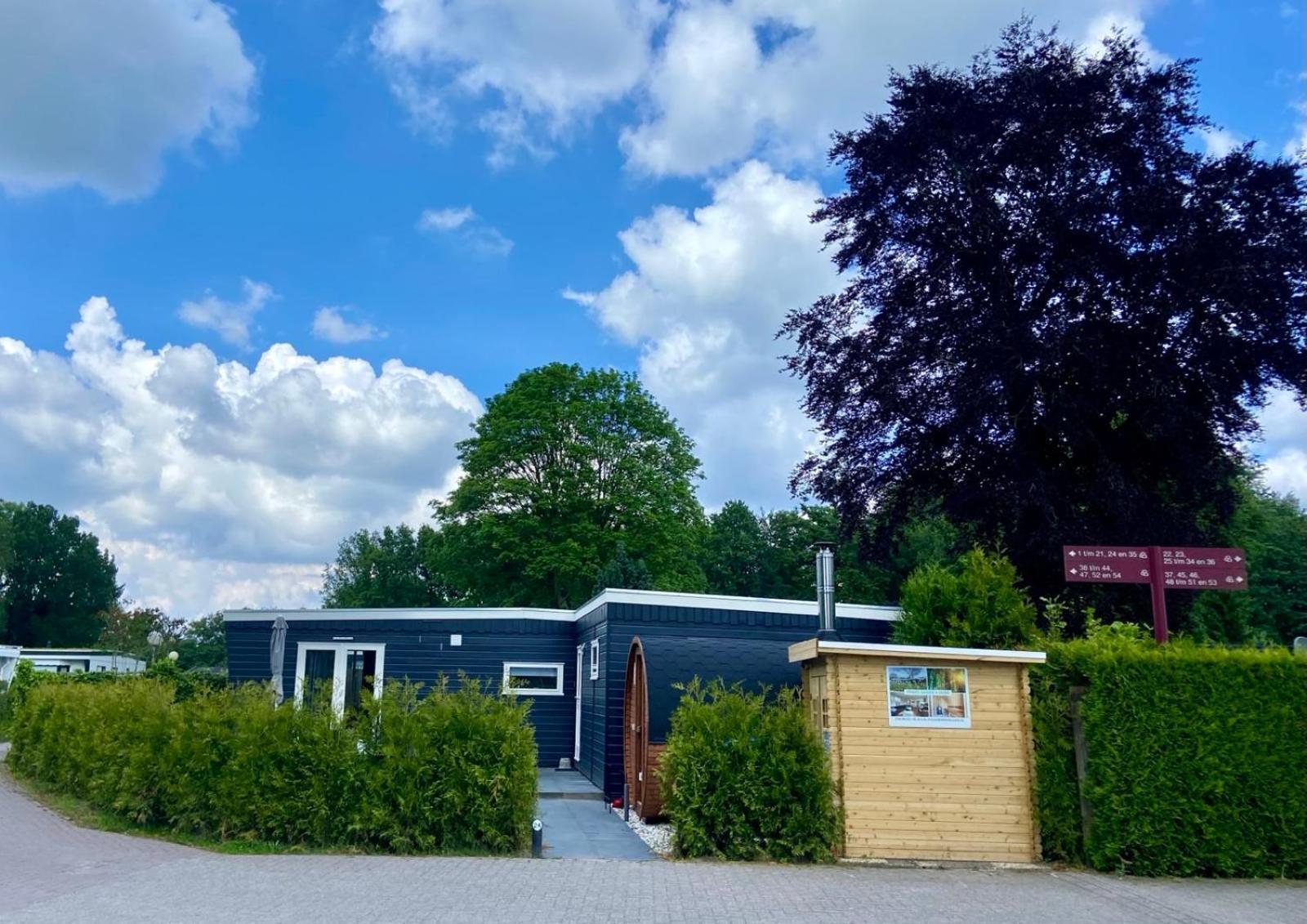 Veluwe Vakanties Chalets With Private Barrel Sauna - With Pool Bar And Restaurant Facilities In The Veluwe National Park Putten Exterior foto